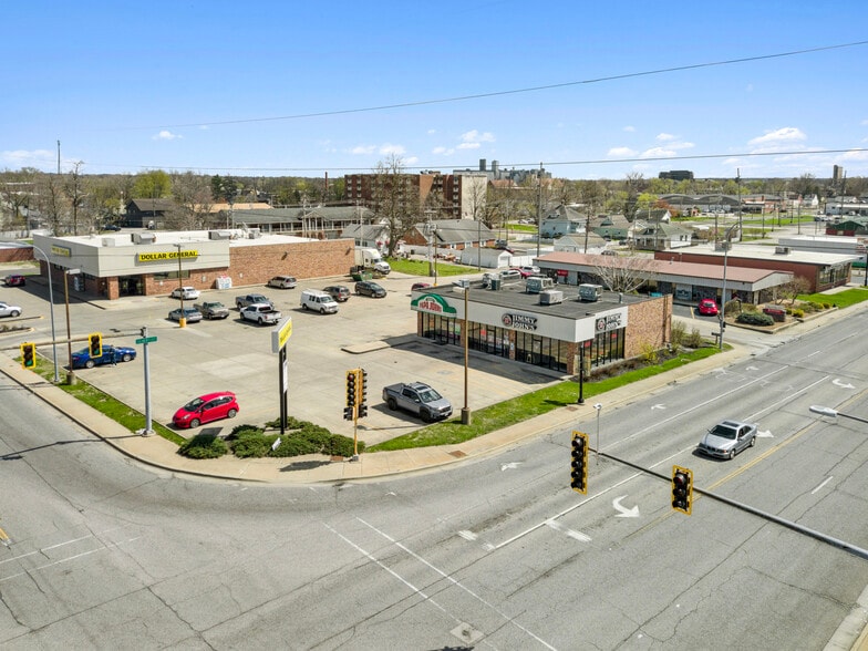 More Photos Of 302-306 W Fairchild St, Danville Storefront For Lease