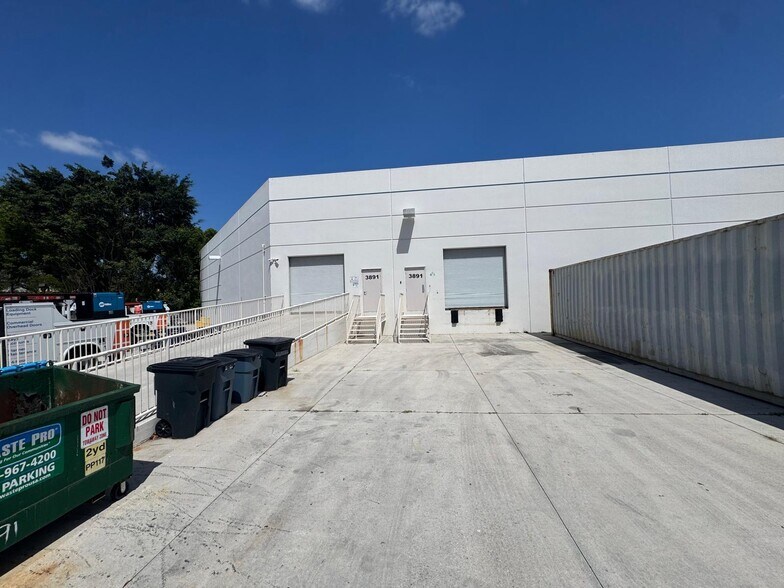 More Photos Of 3801-3891 Commerce Pky, Miramar Light Manufacturing For Lease