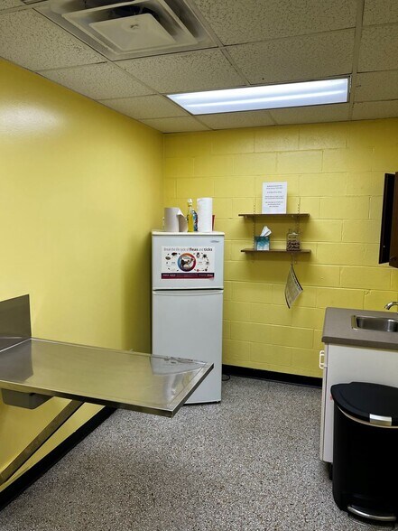 More Photos Of 3941 Central Ave, Louisville Freestanding For Sale