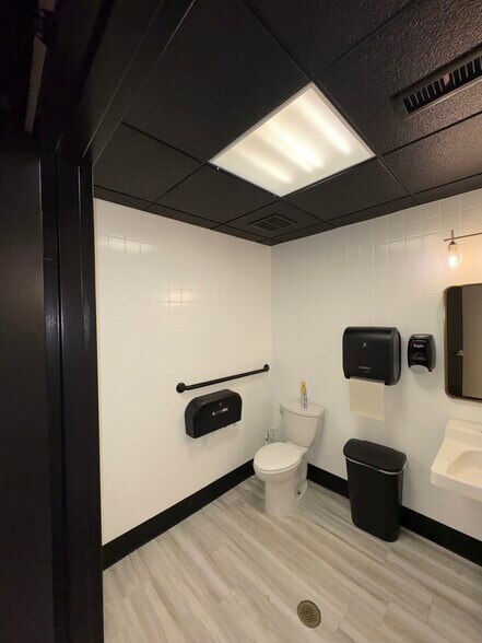 More Photos Of 1772 General Booth Blvd, Virginia Beach Flex For Lease