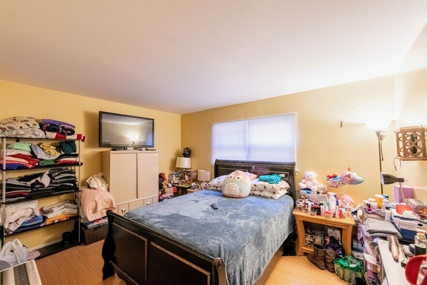 More Photos Of 1617 N 35th Ave, Melrose Park Apartments For Sale