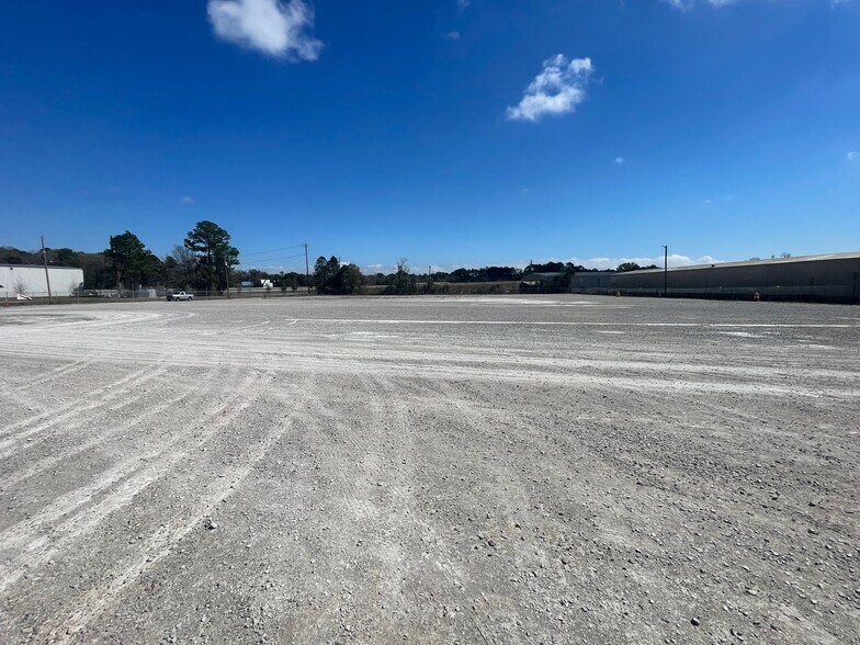 More Photos Of 4689 Colgate Dr, Mobile Truck Terminal For Lease