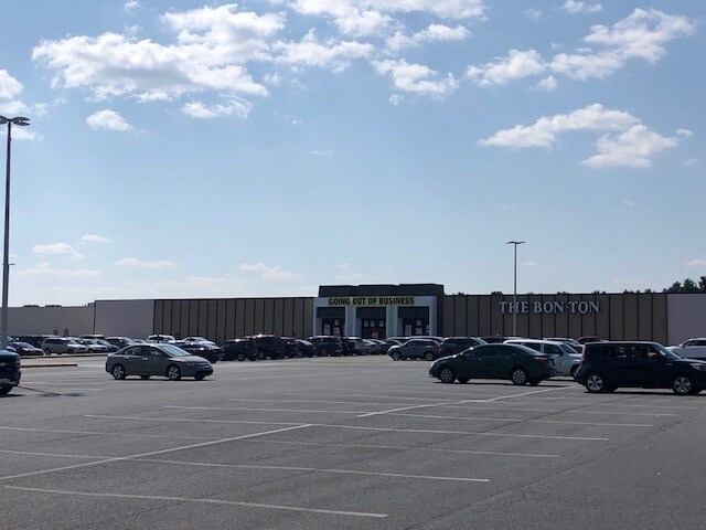 More Photos Of 3300 Lehigh St, Allentown Department Store For Lease
