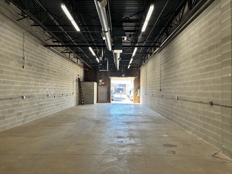 More Photos Of 600 Northgate Pky, Wheeling Manufacturing For Lease