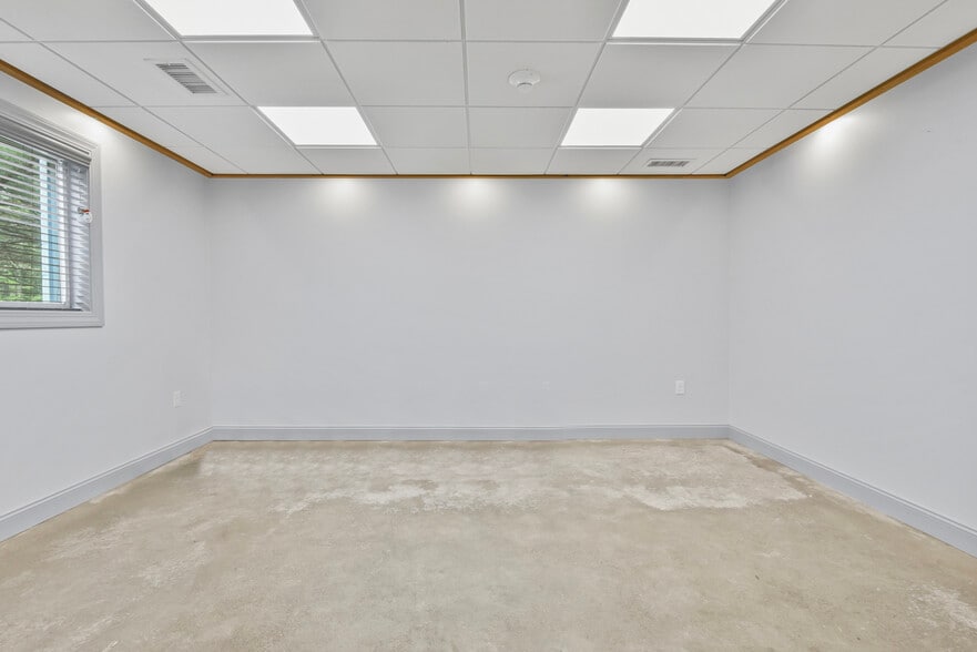 More Photos Of 88 Danielson Pike, Foster Manufacturing For Lease