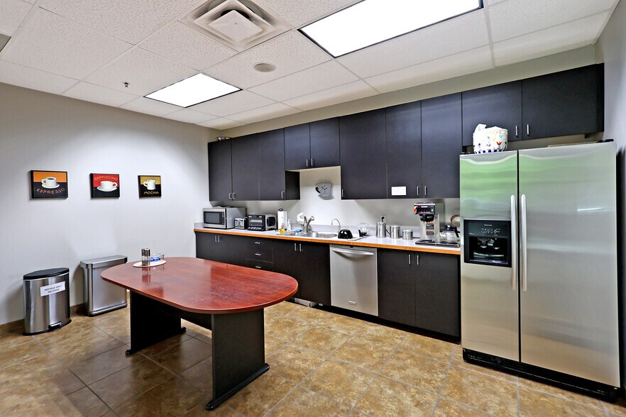 More Photos Of 31065 Plantation Dr, Thousand Palms Warehouse For Sale