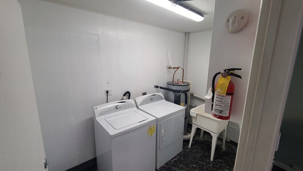 More Photos Of 417 S Holladay Dr, Seaside Storefront Retail Residential For Lease