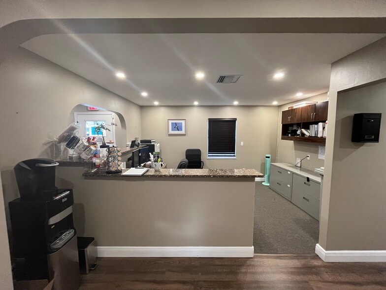 More Photos Of 4821 Central Ave, Saint Petersburg Office For Lease