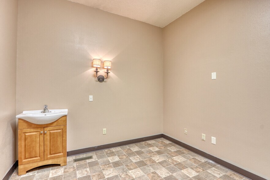 More Photos Of 10045 N State Road 27, Hayward Flex For Sale