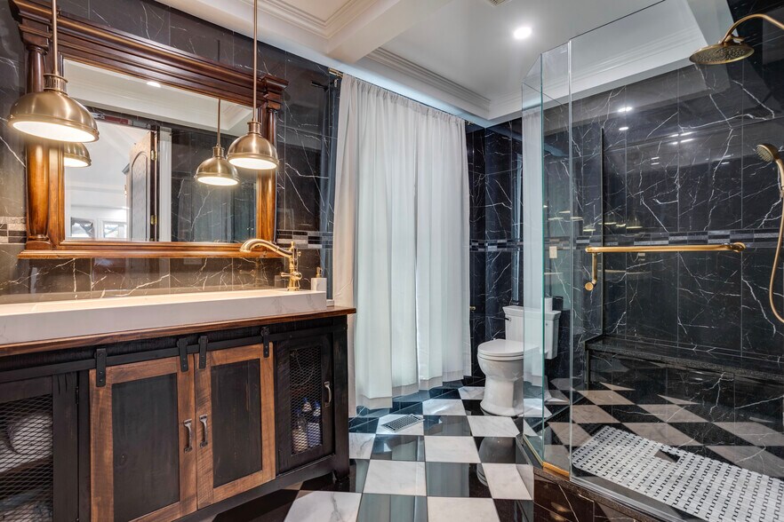 More Photos Of 11833 102 Ave NW, Edmonton Medical For Sale