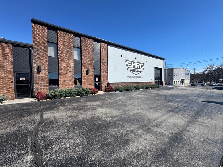 More Photos Of 300 Winona St, Knoxville Distribution For Lease