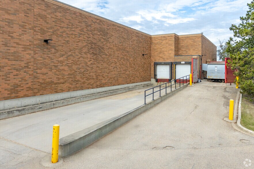 More Photos Of 993 Fir St, Sherwood Park General Retail For Lease