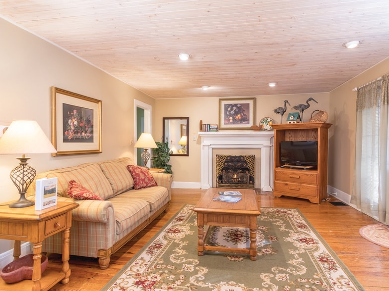 More Photos Of 86 Lily Pad Ln, Flat Rock Hotel For Sale