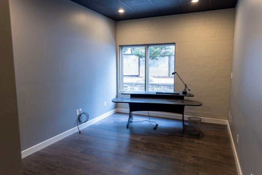 More Photos Of 4397 Federal Dr, Greensboro Flex For Lease