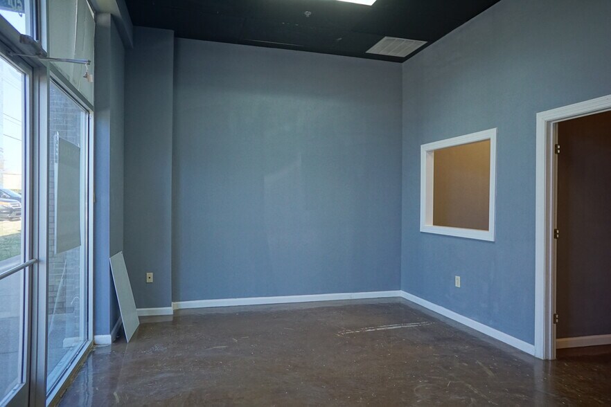 More Photos Of 179 Hancock St, Gallatin Storefront For Lease