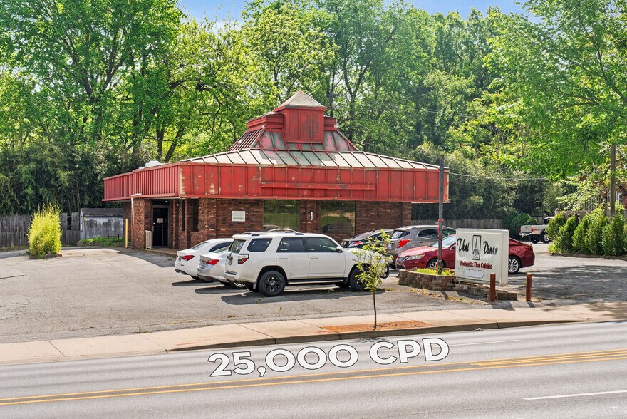 More Photos Of 514 N College Ave, Fayetteville Restaurant For Sale