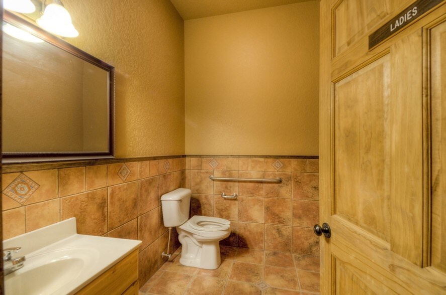 More Photos Of 710 Tenaya St, Hermosa General Retail For Sale
