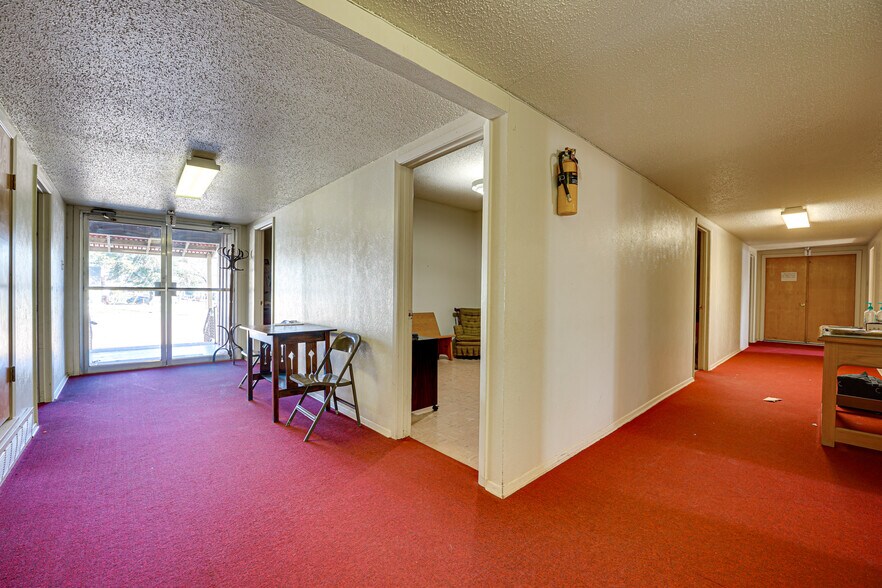 More Photos Of 4128 Clarendon Dr, Dallas Religious Facility For Sale