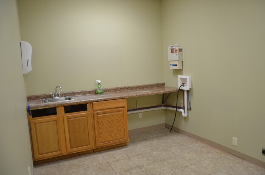 More Photos Of 115 E South Street, Sandwich Storefront Retail Office For Lease