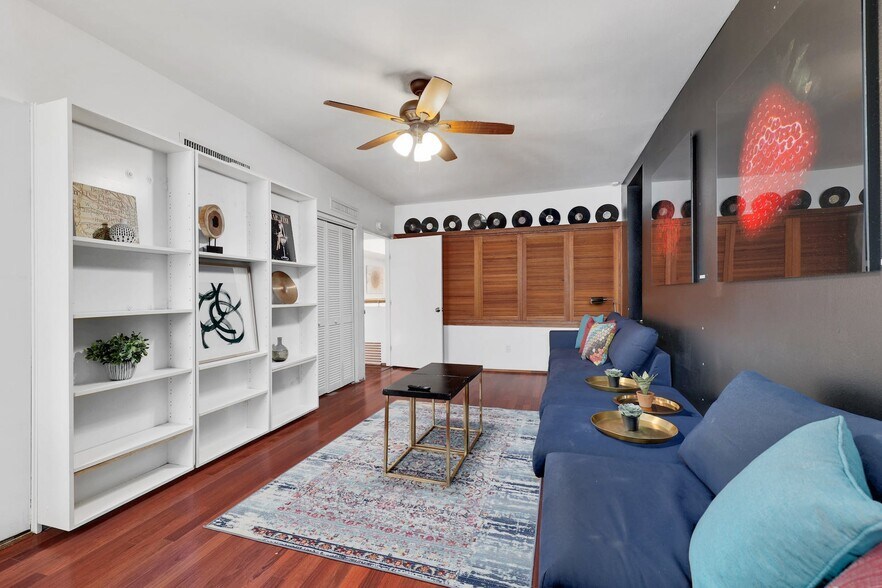 More Photos Of 410 E 6th St, Austin Storefront Retail Residential For Lease