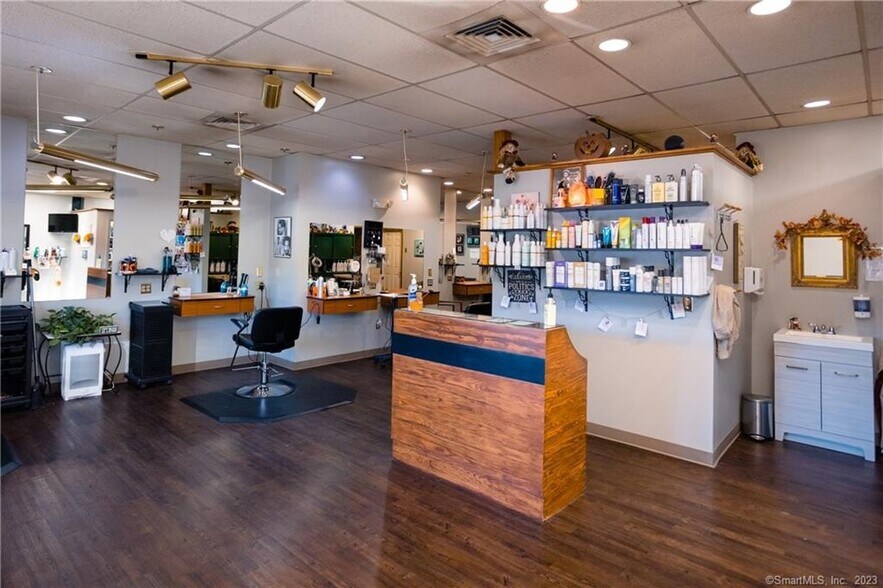 More Photos Of 448 Spring St, Windsor Locks Freestanding For Lease