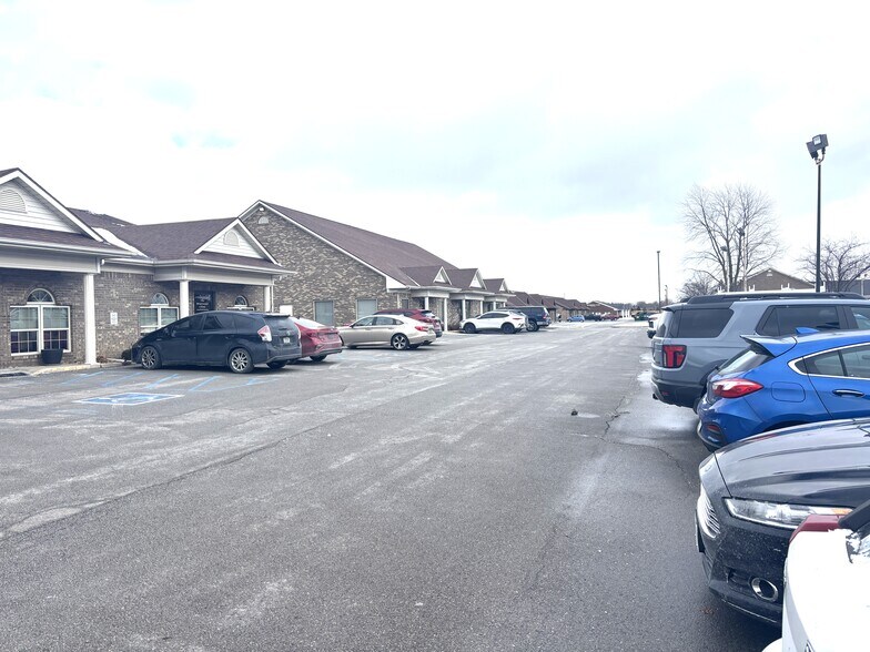 More Photos Of 3645 N Briarwood Ln, Muncie Unknown For Lease