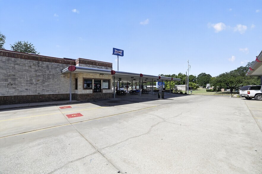 More Photos Of 6115 Old Highway 135 N, Kilgore Fast Food For Sale