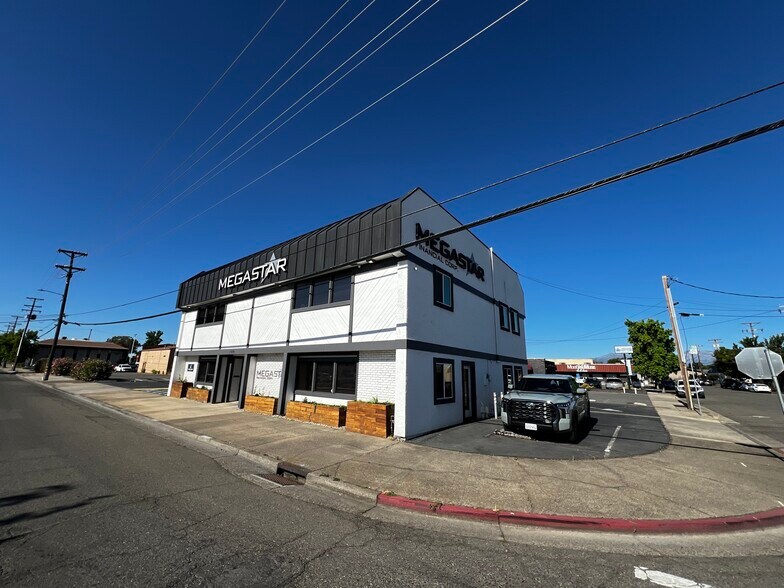 Primary Photo Of 2410 Larkspur Ln, Redding Office For Lease