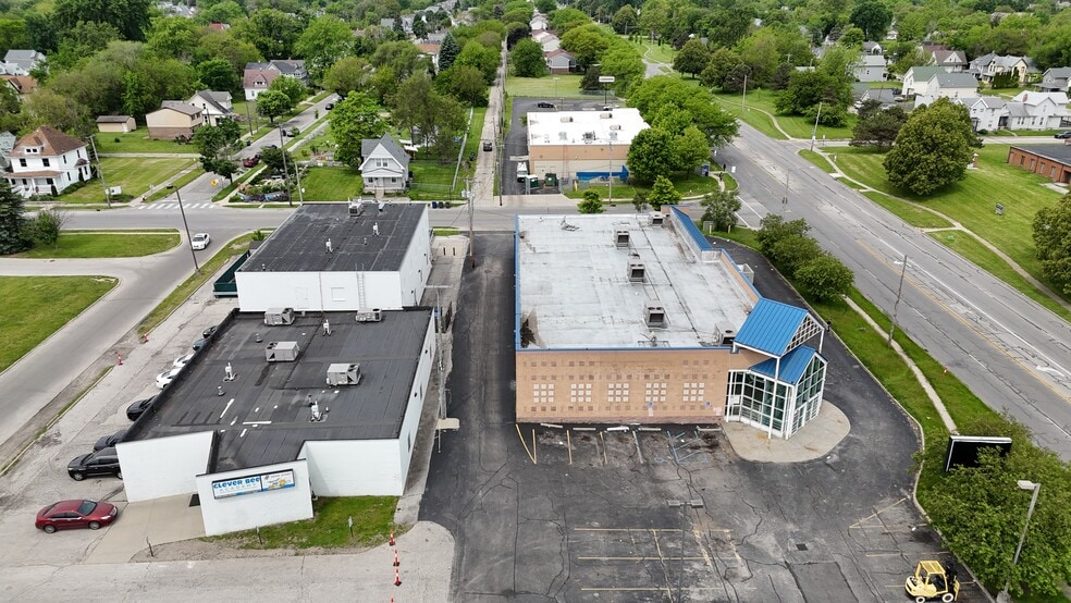 More Photos Of 551 Dorr St, Toledo Freestanding For Sale