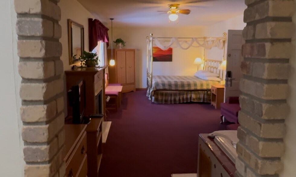 More Photos Of 726 S Highway 35, Saint Croix Falls Hotel For Sale