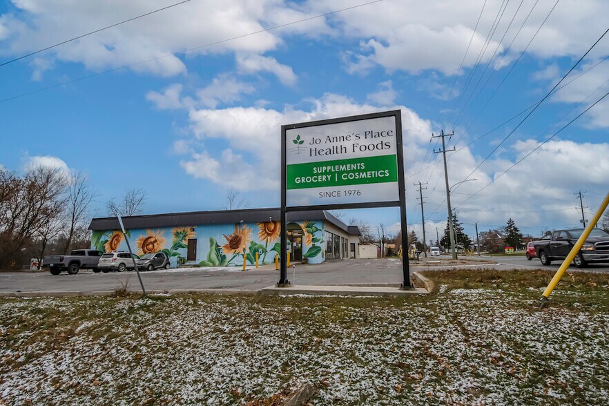 More Photos Of 904 Water St, Peterborough Freestanding For Lease