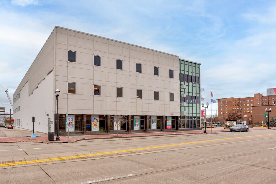 More Photos Of 203 S Washington Ave, Saginaw Medical For Lease
