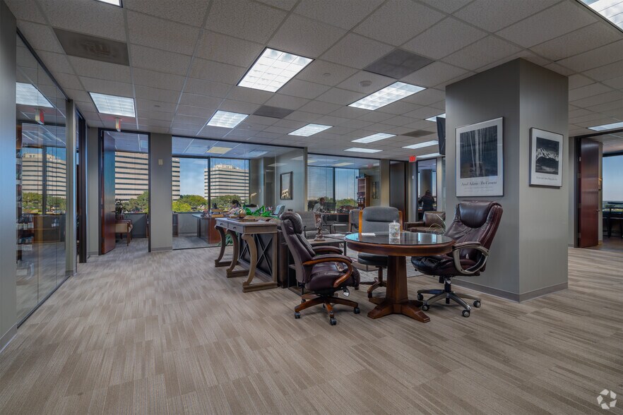 More Photos Of 8122 Datapoint Dr, San Antonio Office For Lease