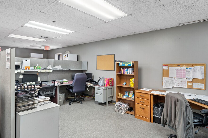 More Photos Of 1624 N Meadowcrest Blvd, Crystal River Manufacturing For Lease