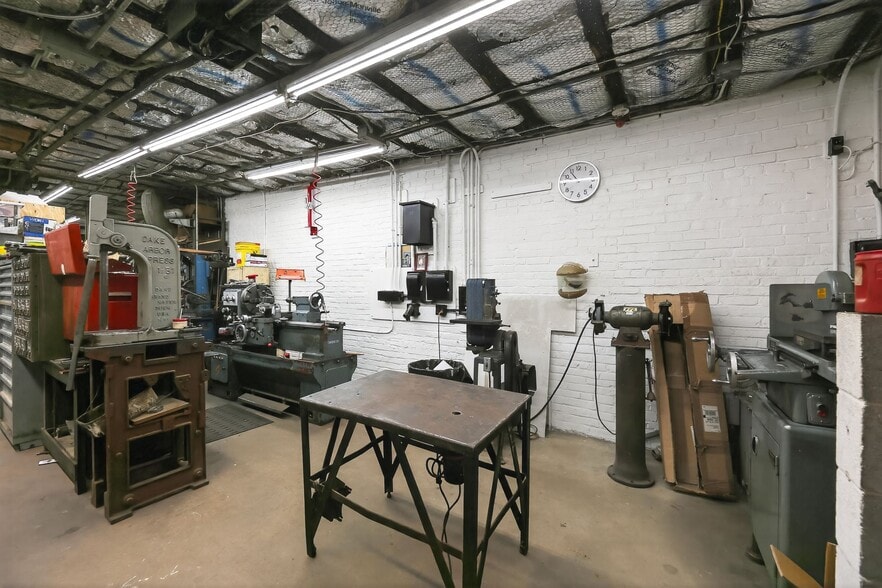 More Photos Of 3341-43 D St, Philadelphia Manufacturing For Sale