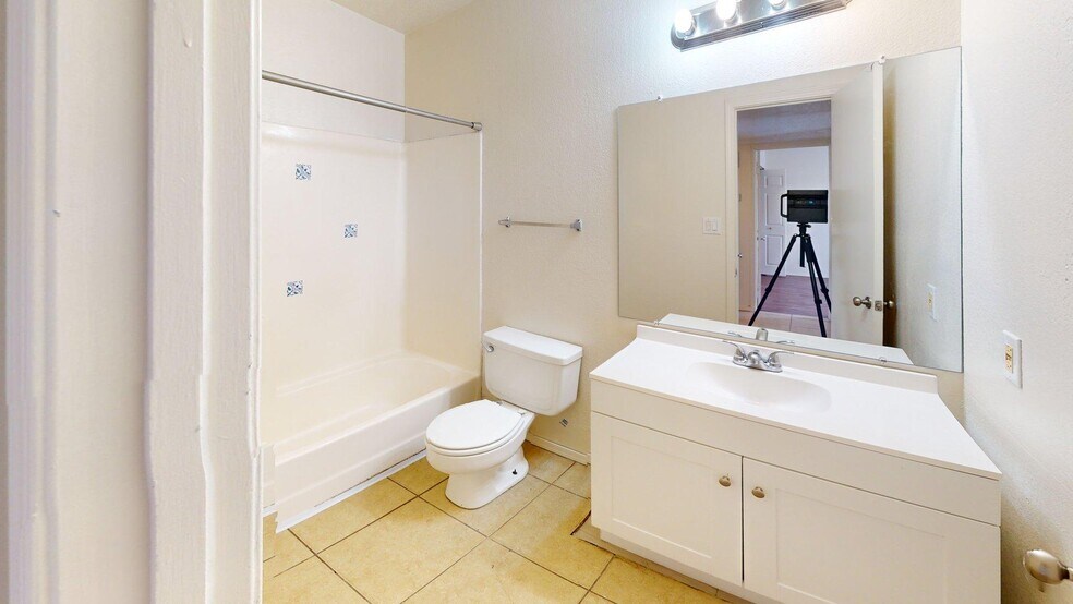 More Photos Of 1809 Girard Blvd SE, Albuquerque Apartments For Sale