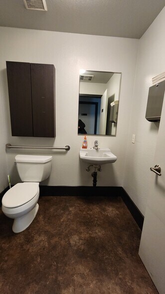 More Photos Of 7300 Healdsburg Ave, Sebastopol Office For Sale
