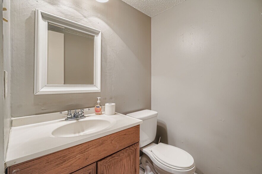 More Photos Of 5803 Cougar Dr, Austin Apartments For Sale