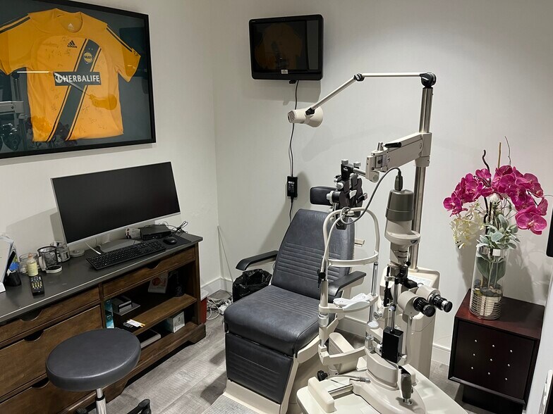 More Photos Of 10884 Santa Monica Blvd, Los Angeles Medical For Lease