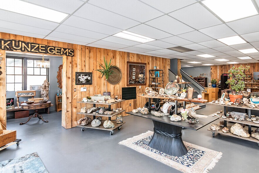 More Photos Of 3110 SE Highway 101, Lincoln City Storefront For Sale