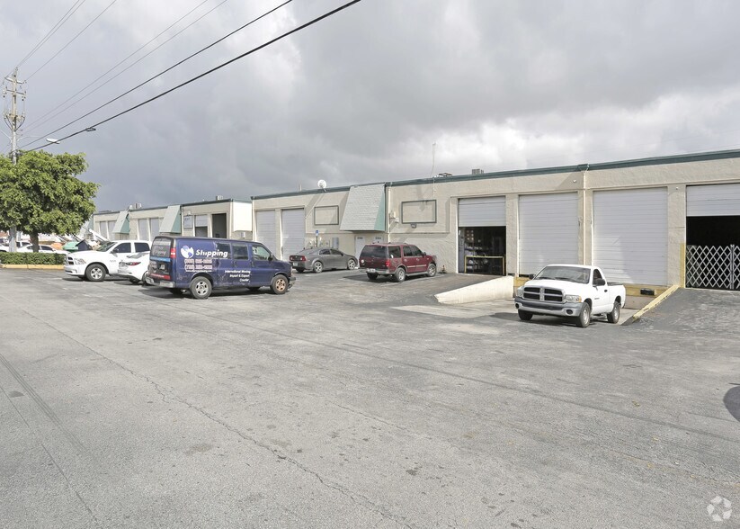 More Photos Of 6146-6188 NW 74th Ave, Miami Warehouse For Lease