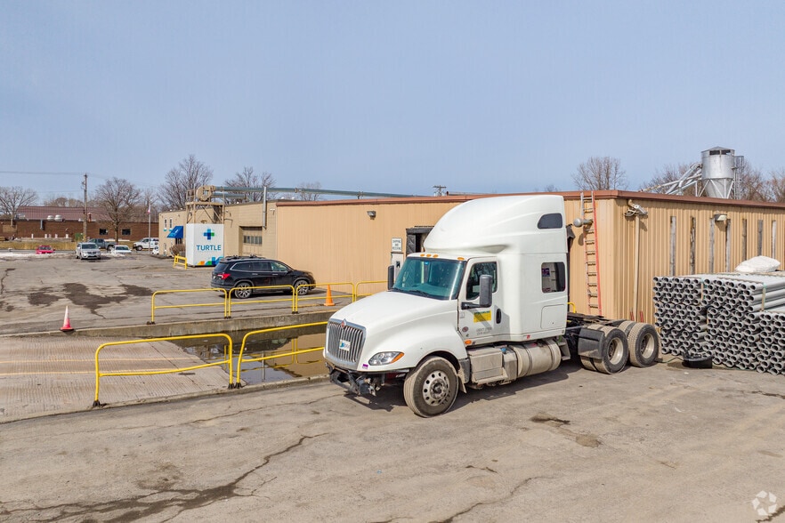 More Photos Of 151 Midler Park Dr, Syracuse Manufacturing For Sale