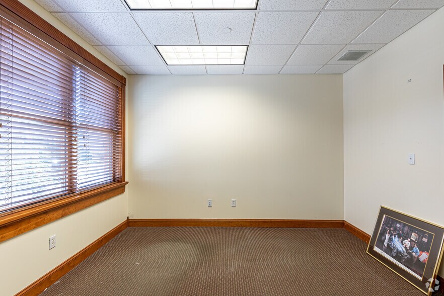 More Photos Of 1 Center St, Southington Medical For Lease