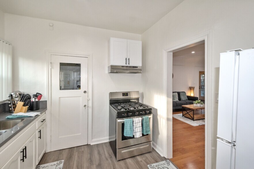 More Photos Of 1296 S Citrus Ave, Los Angeles Apartments For Sale