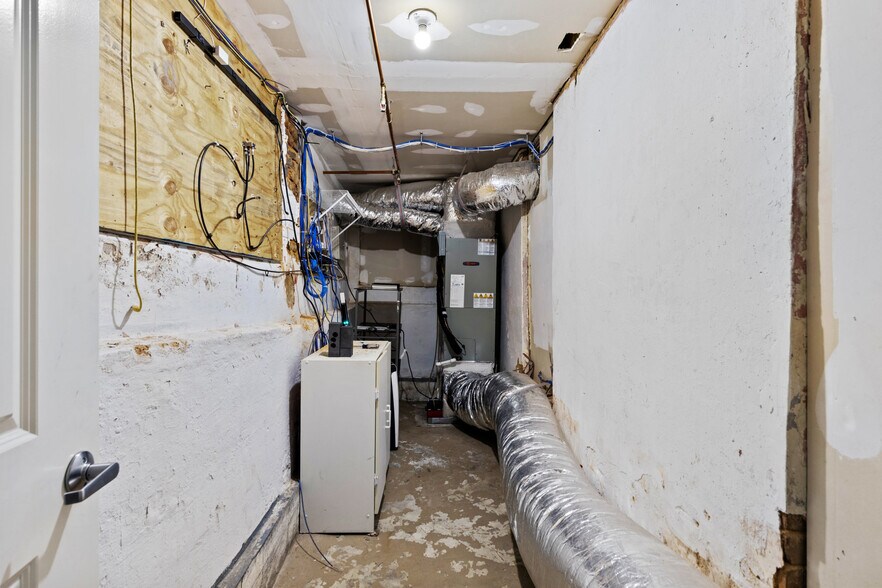 More Photos Of 90 E Moreno St, Buford Office Residential For Sale