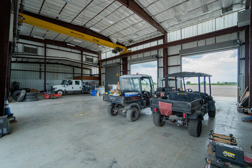 More Photos Of 7044 Interstate 10, Sealy Distribution For Sale