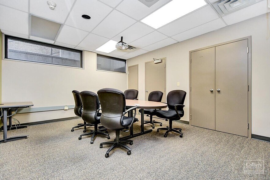 More Photos Of 1970 Merivale Rd, Ottawa Flex For Lease