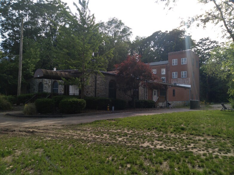 More Photos Of 300 Water St, Saint Charles Office For Sale