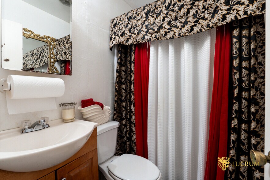 More Photos Of 1683 S Longwood Ave, Los Angeles Apartments For Sale