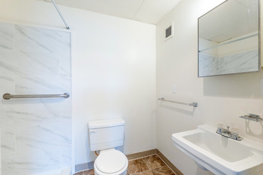 More Photos Of 803-815 SE Stephens St, Roseburg Multifamily For Sale